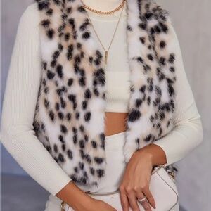 Chic Leopard Print Faux Fur Vest/Sleeveless Jacket with Ribbed Trim